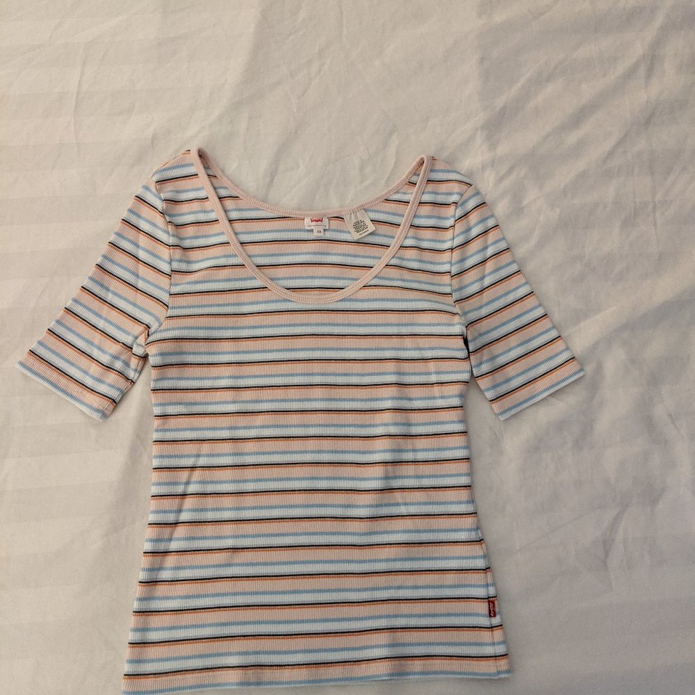 NWOT Levi's Venice Tee